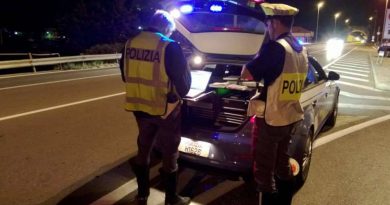 A28, percorre 17 chilometri contromano nella notte. 84enne fermato dalla Polstrada