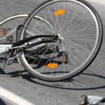 Giovane ciclista investito da un'auto alla periferia di Udine, gravemente ferito