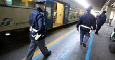 Un uomo e una donna arrestati dopo aver commesso atti violenti sul treno Venezia Udine