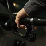 Confermato fino al 31 maggio lo sconto carburanti. Ridotto per i residenti nella Zona 1