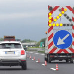 Lavori di manutenzione dell’asfalto sull’autostrada A28, scambio di carreggiata