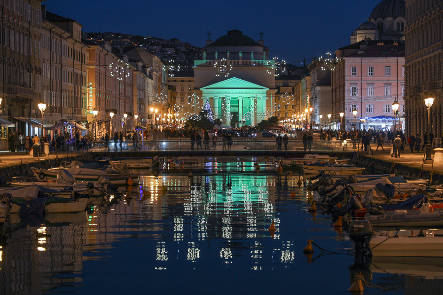 Trieste Natale.Trieste Come Salisburgo Il Tradizionale Mercatino Di Natale In Un Atmosfera Mitteleuropea Le Foto Ilfriuliveneziagiulia