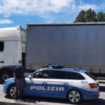 In moto a 210 km orari in tangenziale: maxi multa e ritiro patente. Nei guai anche un camionista