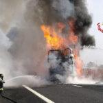 Tamponamento tra mezzi pesanti in A4 e incendio, grossi disagi per il traffico