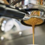 Nero o sospeso? Trieste e Napoli alla guerra del caffè: l'ultima trovata del governatore della Campania De Luca