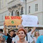 I contrari a Green Pass e vaccino anti-Covid, a Trieste la protesta: le foto