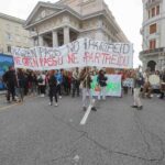 A Trieste la protesta contro l’obbligo del Green Pass sul luogo di lavoro. Le foto