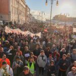 Grosso corteo a Trieste del movimento No Green Pass. Portuali: non tollerati violenti. Le foto