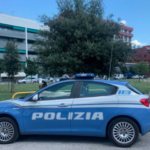 Colto in flagrante mentre rapinava un’abitazione, arrestato dalla polizia ladro di appartamenti