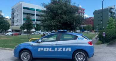 Udine, femminicidio sventato dalla polizia: arresti domiciliari per chi aveva procurato l’arma