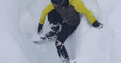 Finisce incastrato in un crepaccio mentre scia fuoripista, salvato giovane sciatore