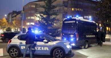 Polizia e Carabinieri arrestano due ladri sul tetto di un’abitazione a Udine