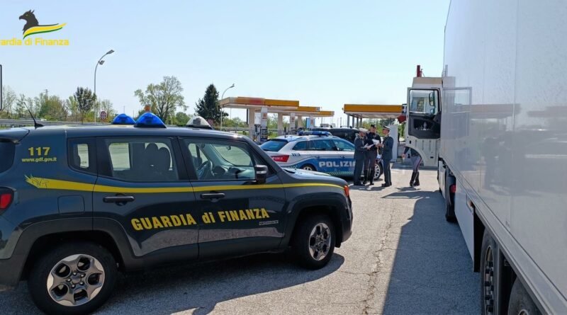 Controlli in autostrada: Guardia di Finanza e Polizia intercettano e sequestrano gasolio di contrabbando