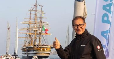Barcolana a Genova per l’arrivo di Nave Vespucci