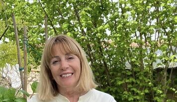 Al via “Incontri con l’autore e con il vino” 2025 a Lignano Pineta