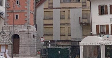Claut, sarà demolito il vecchio Hotel Posta per creare uno spazio al coperto in piazza San Giorgio