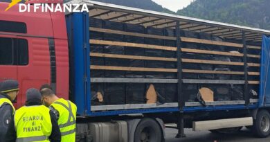 La Guardia di Finanza intercetta e sequestra 15 tonnellate di tabacco illegale alla frontiera di Tarvisio