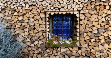 Fra i monti della Carnia, in Friuli Venezia Giulia – Sutrio, il borgo che si illumina di presepi e meraviglia. Dal 6 dicembre al 6 gennaio appuntamento con “Borghi e Presepi”