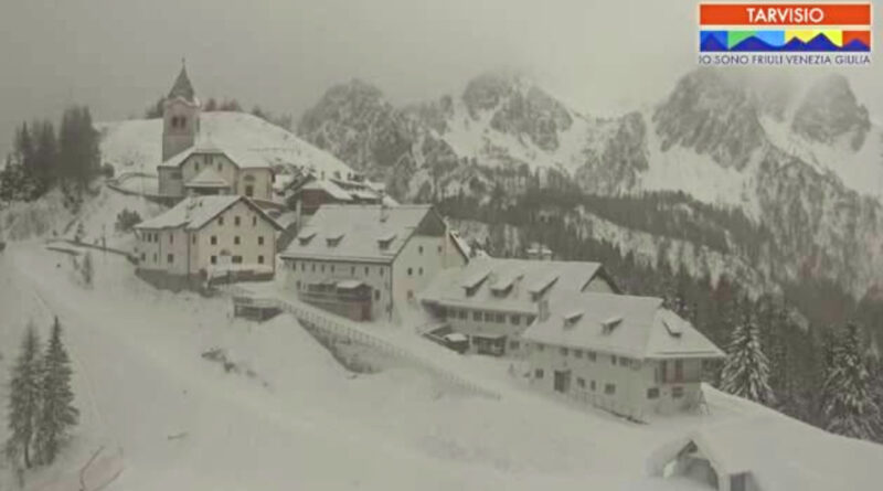 Cime innevate anche sui monti del Friuli Venezia Giulia, temperature decisamente invernali Cime innevate anche sui monti del Friuli Venezia Giulia, temperature decisamente invernali
