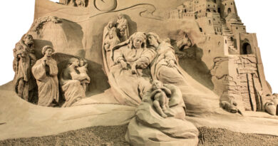 Presepe di Sabbia 2025 a Lignano Sabbiadoro: un viaggio al femminile tra arte e spiritualità