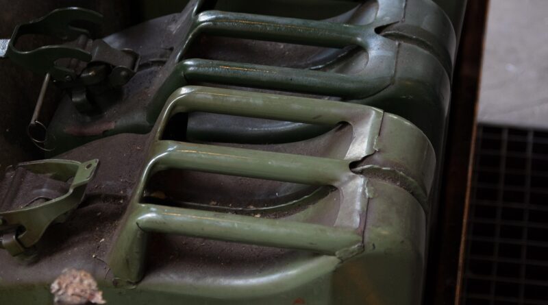 Guerra nel Golfo, petrolio shock: greggio +13,5% e gasolio  +34% in 60 ore. Analisi di Confcommercio