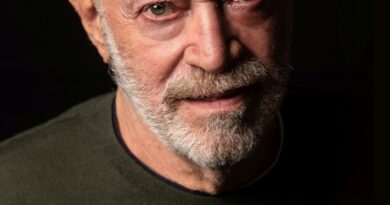 Sabato 2 maggio a Sutrio – Toni Capuozzo presenta il suo libro “Una Piccola Guerra. Il 6 maggio del Friuli”