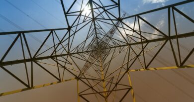 Il traliccio segato in Carnia e i tre giorni senza petrolio al di là delle Alpi