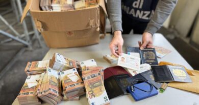 Maxi sequestro al Porto di Trieste, scoperti 1,17 milioni di euro falsi e un archivio digitale per creare documenti contraffatti
