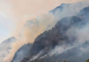 Incendi, prosegue lo stato di emergenza. Decine di focolai e allerta per i fumi in Carnia