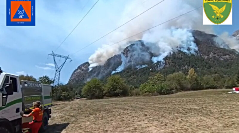 Prosegue l’emergenza incendi in regione, ancora attivi i roghi sull’Amariana e sul Cozzarel