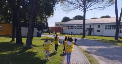 Iniziativa Legambiente a Villesse, 70 bambini raccolgono 700 mozziconi nell’area sportiva Iniziativa Legambiente a Villesse, 70 bambini raccolgono 700 mozziconi nell’area sportiva