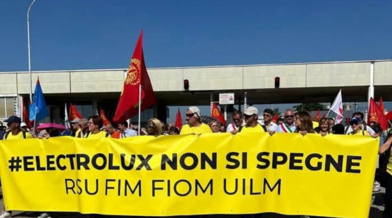 Electrolux, sciopero a Porcia contro il piano aziendale: lavoratori in assemblea e presidio