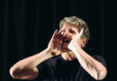 Dopo 25 anni ritorna a teatro Fabio De Luigi con “BIOL – In Carne e Ossa” al Politeama Rossetti a Trieste